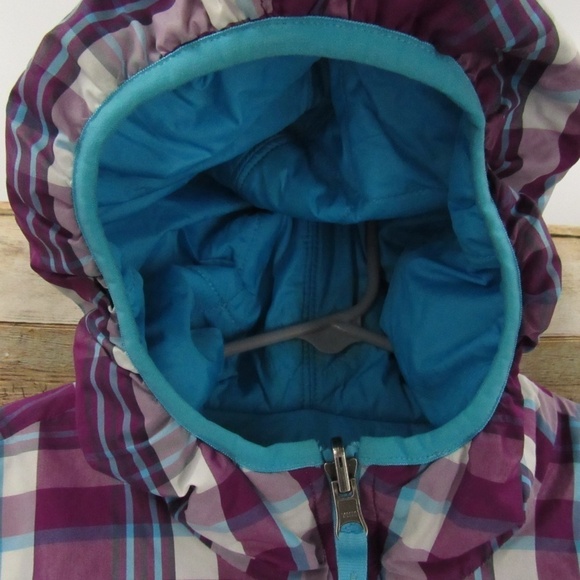 The North Face 550 Girl's Reversible Hooded Jacket - Picture 7 of 16